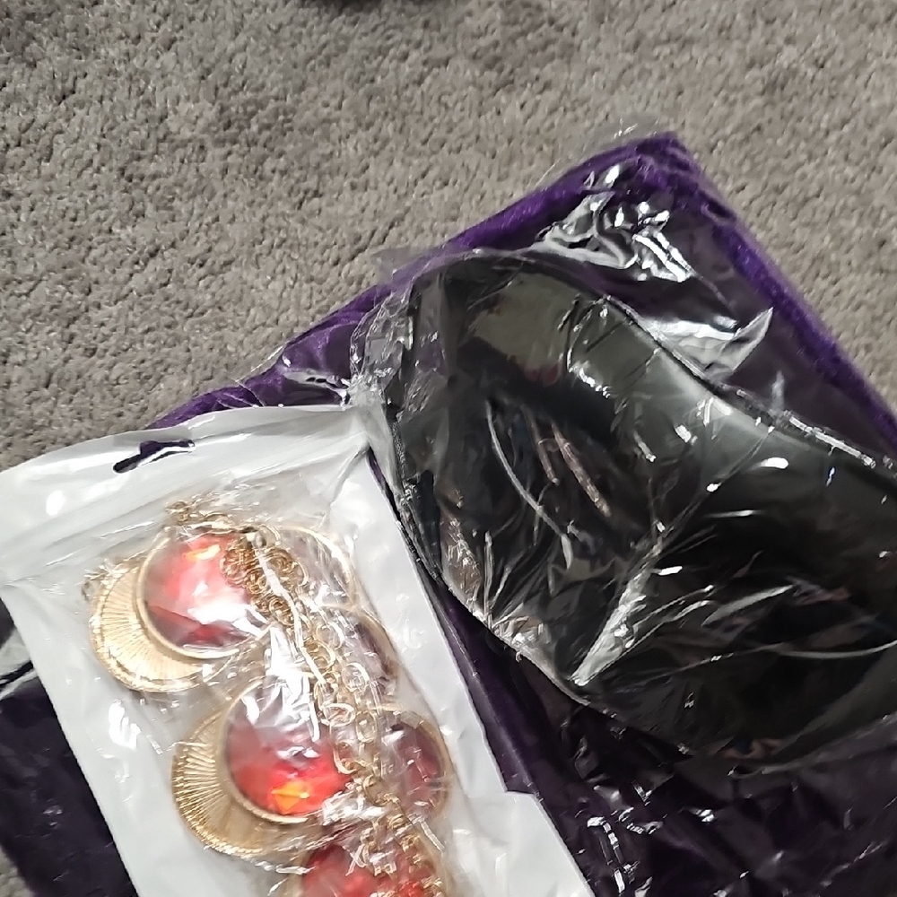 NWT Cosplay Costume Purple Cape With Belt & Mask One Size - Picture 2 of 9